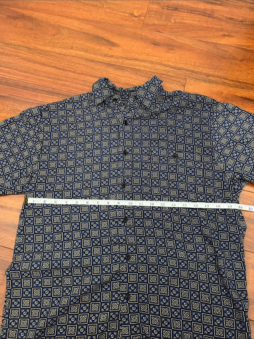 Vintage Y2K Dad Shirt with Retro And Geometric Pattern - Picture 6 of 10